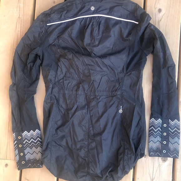 Lululemon Athletica Black zip up Shell - Picture 2 of 6